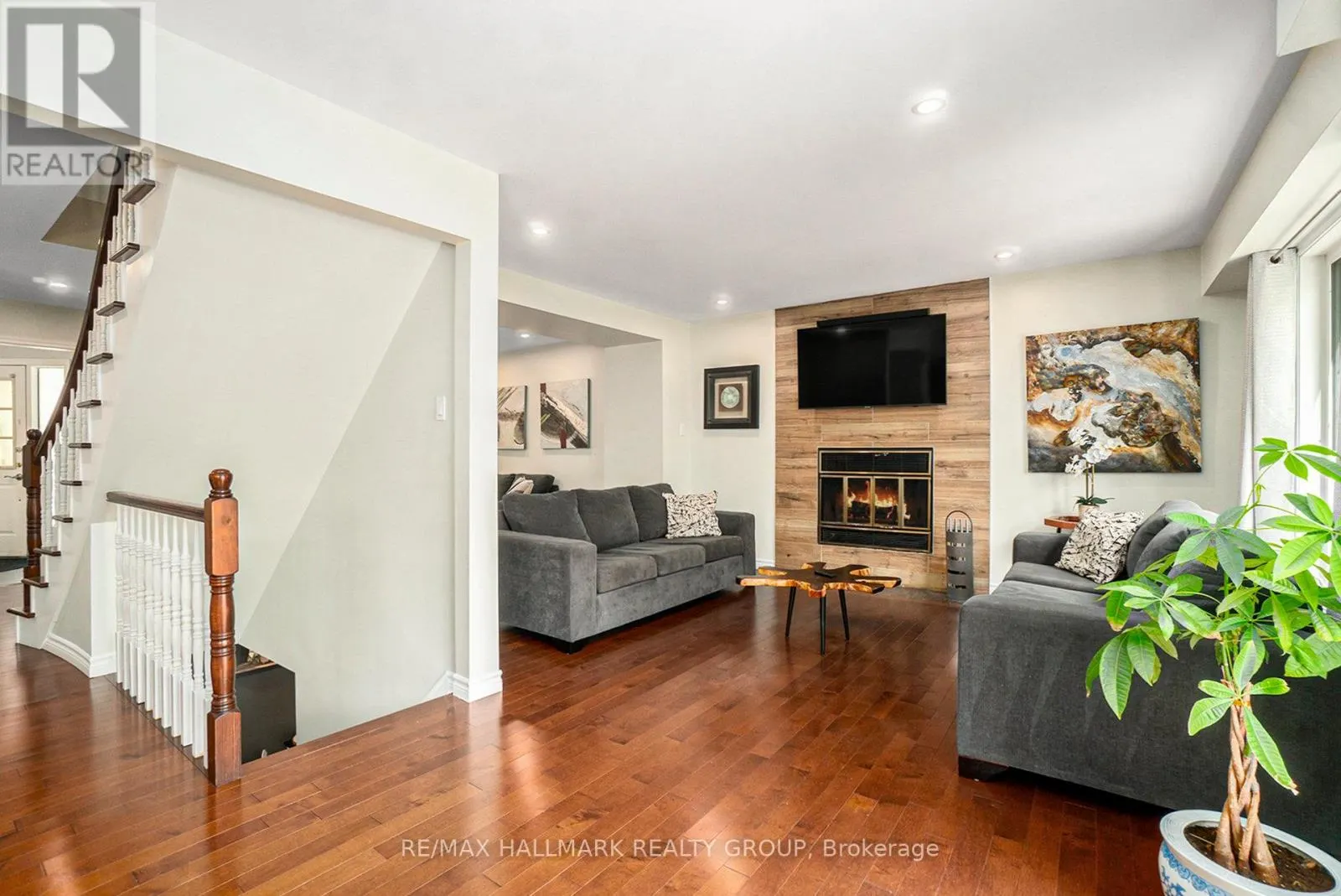 11 ELLISSON WAY