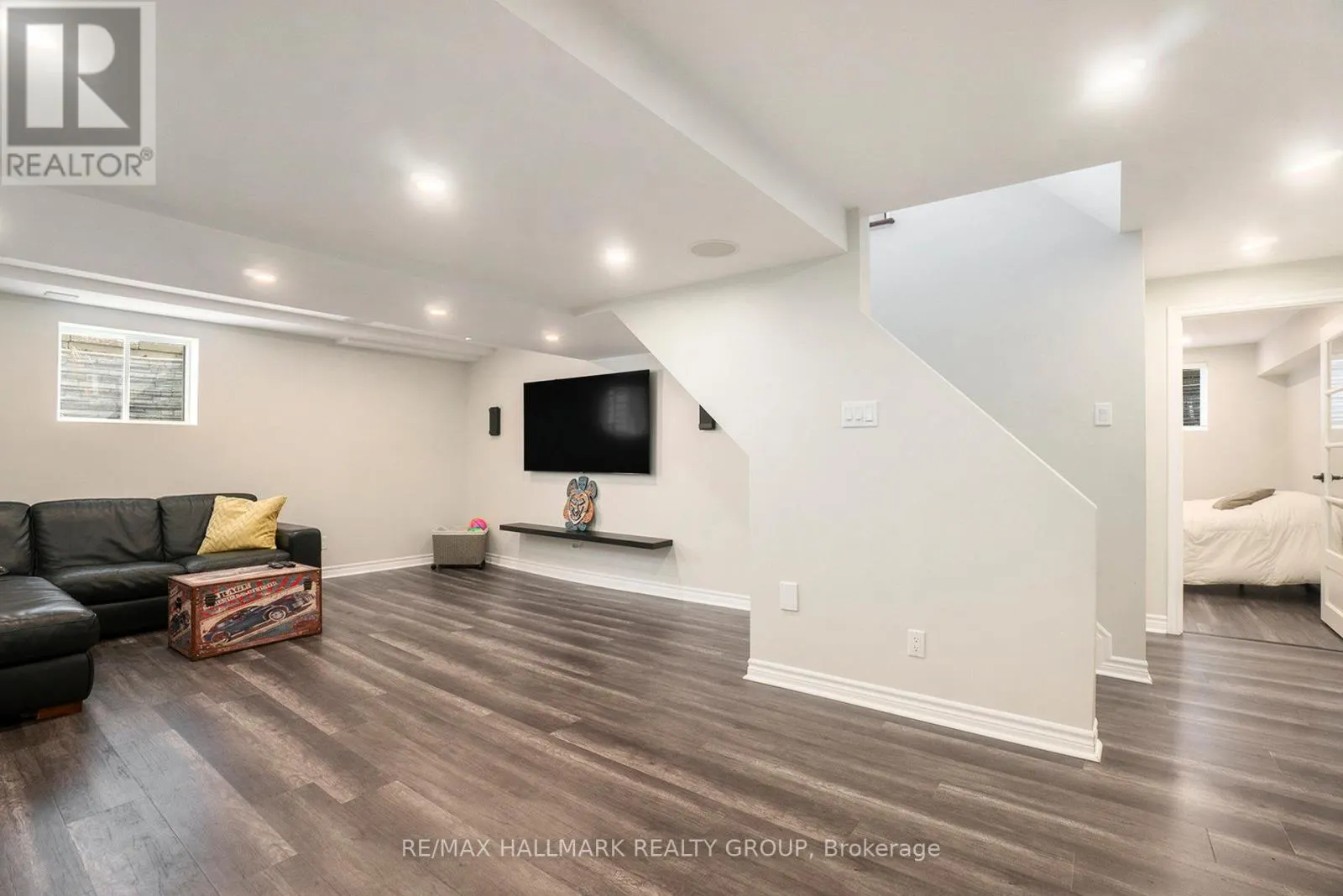 11 ELLISSON WAY