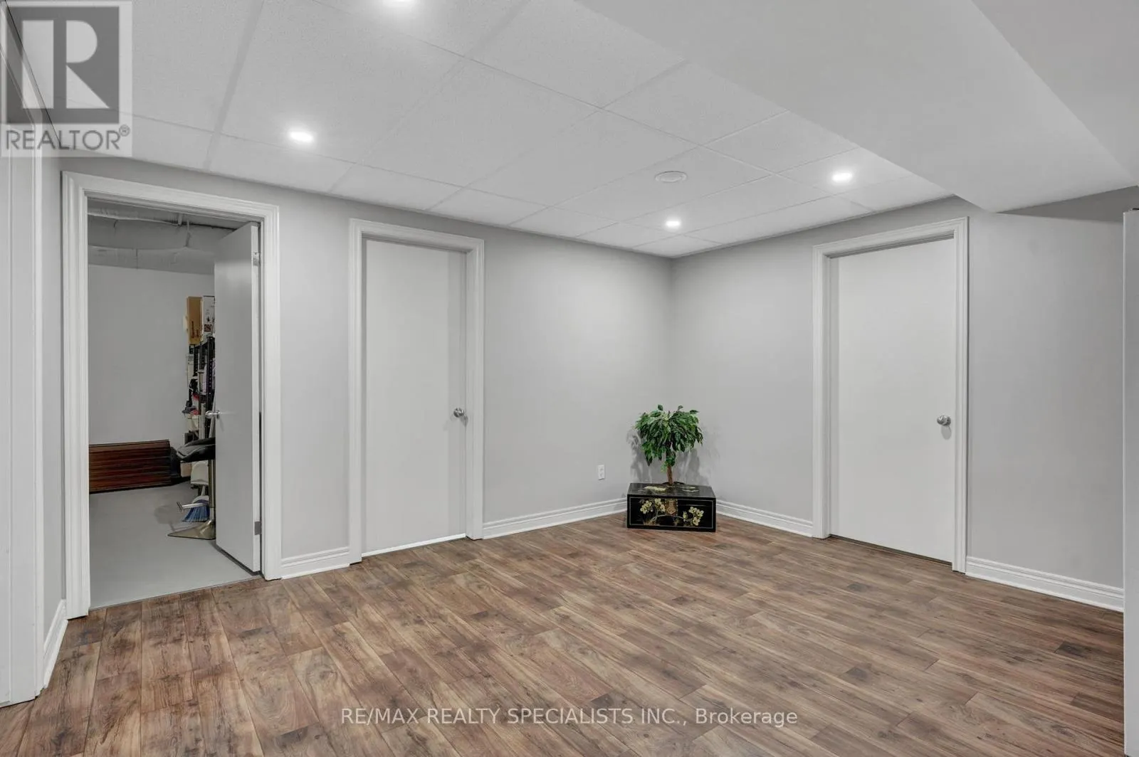 7103 BURBANK CRESCENT