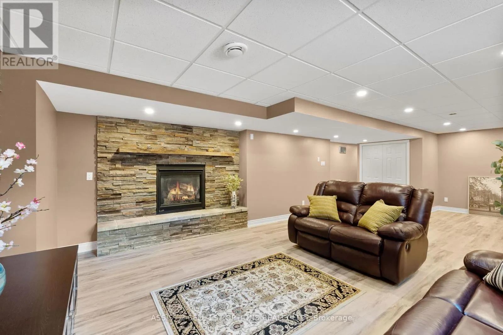 6370 DEER VALLEY CRESCENT