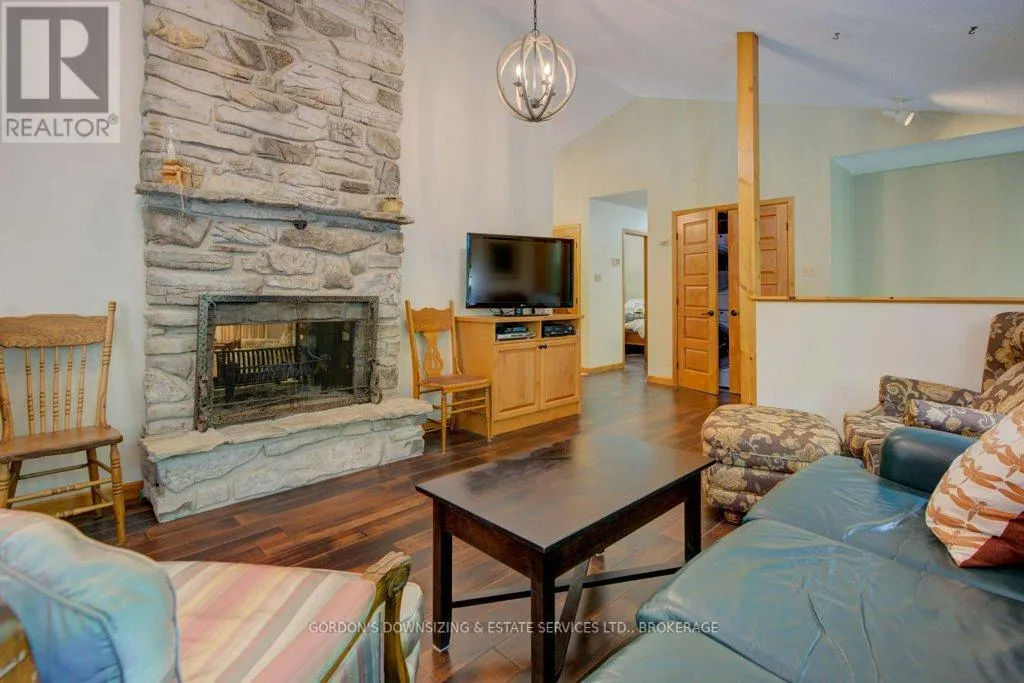 1600 GROUSEWOOD LANE
