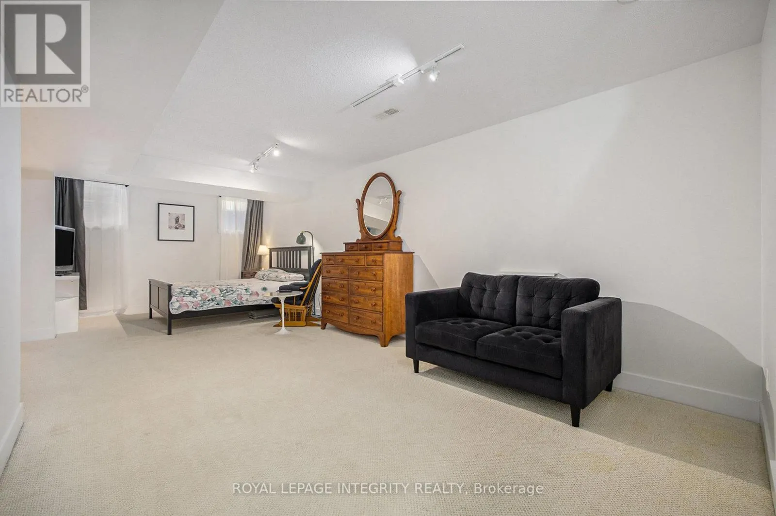 285 MEADOWBREEZE DRIVE