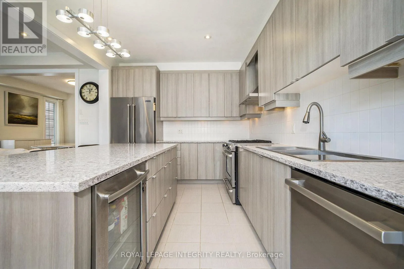 285 MEADOWBREEZE DRIVE
