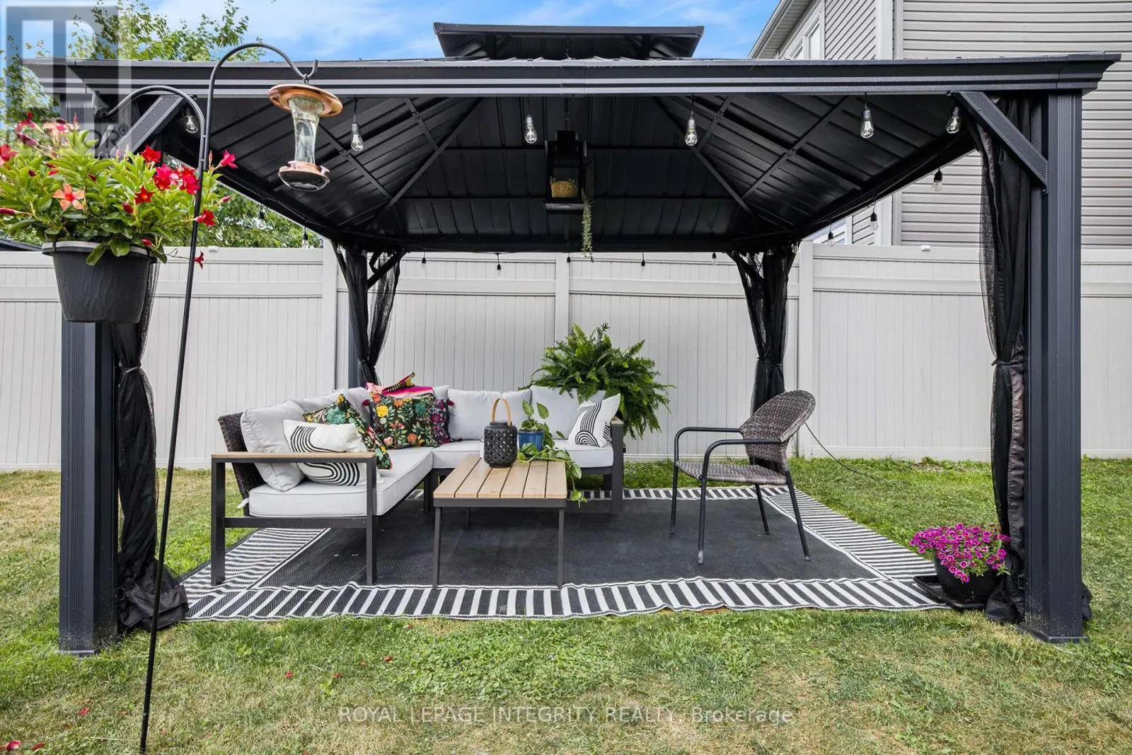 285 MEADOWBREEZE DRIVE