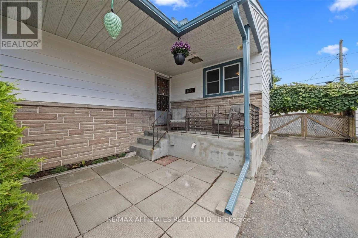 1490 LAPERRIERE AVENUE
