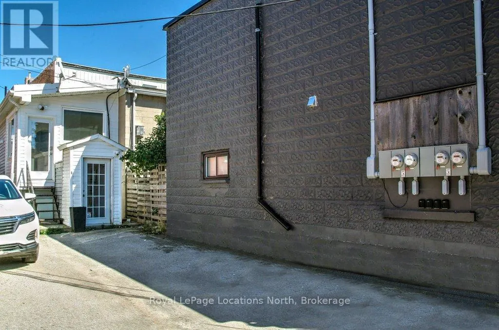 8 SYKES STREET N