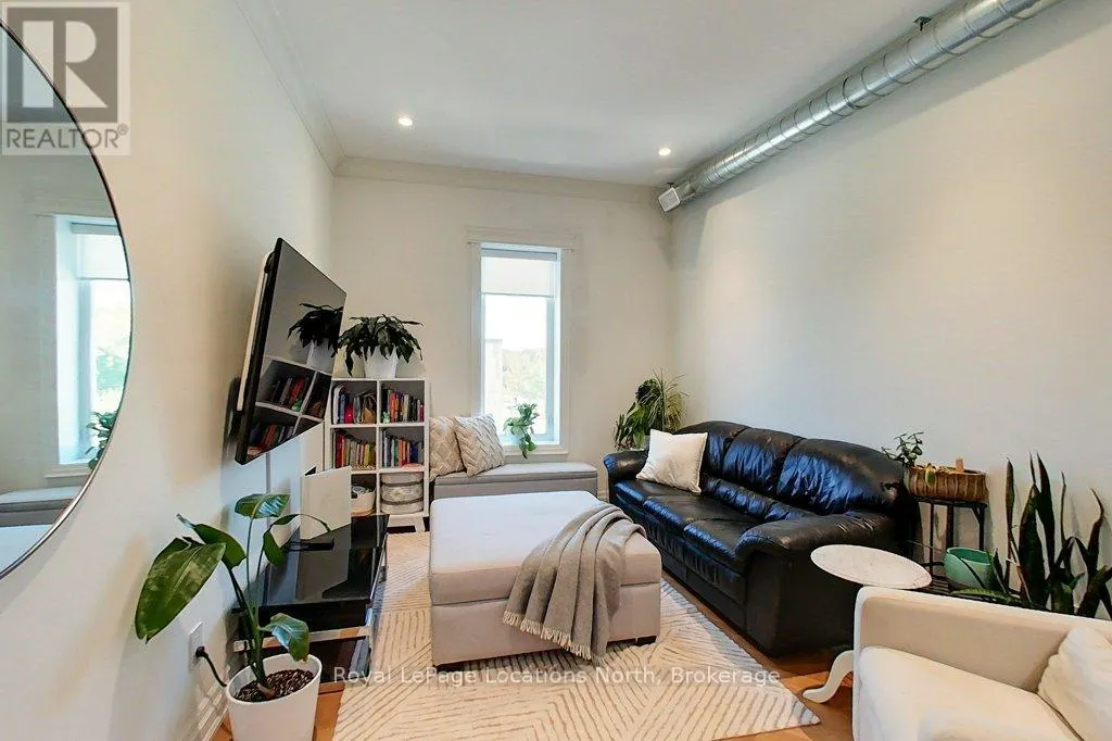 8 SYKES STREET N