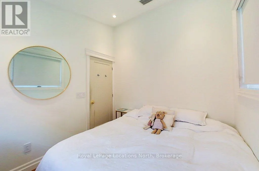 8 SYKES STREET N