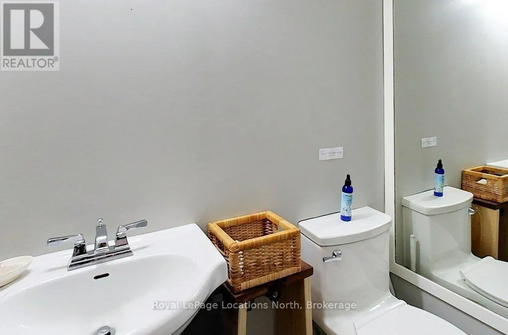 8 SYKES STREET N