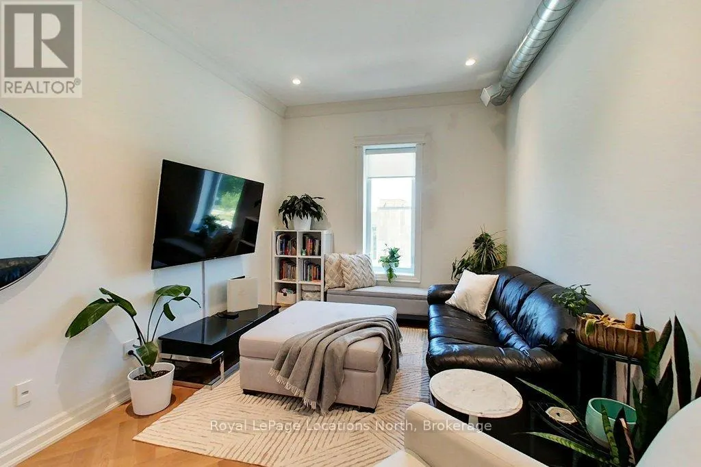 8 SYKES STREET N