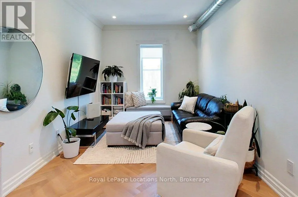 8 SYKES STREET N