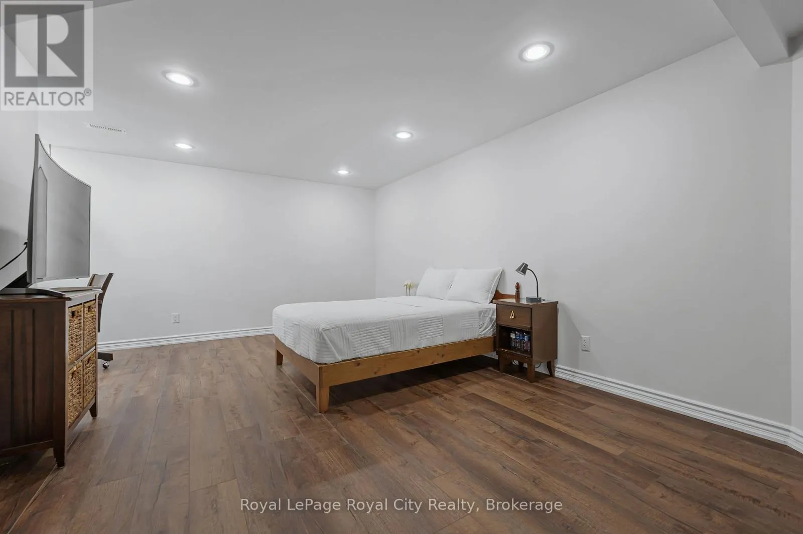 306 IMPERIAL ROAD S