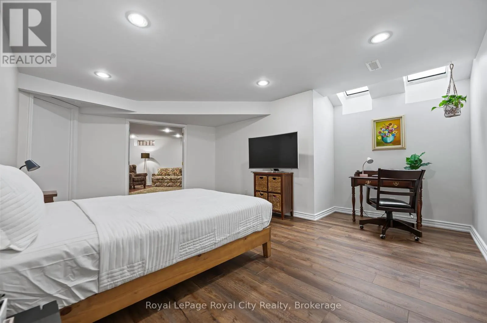 306 IMPERIAL ROAD S