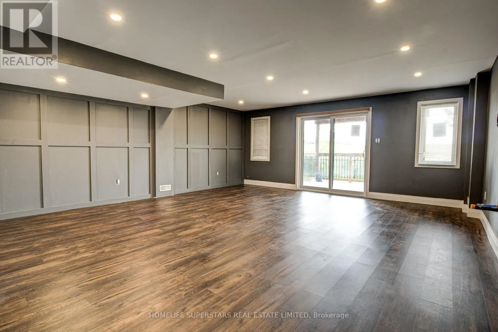 33 WOODEDGE CIRCLE