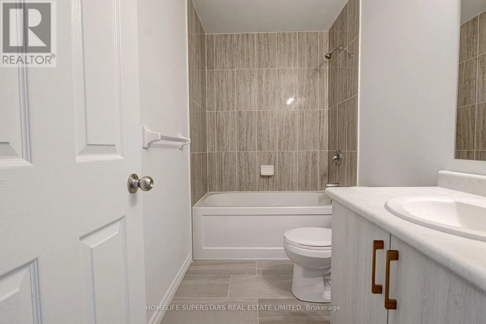 33 WOODEDGE CIRCLE