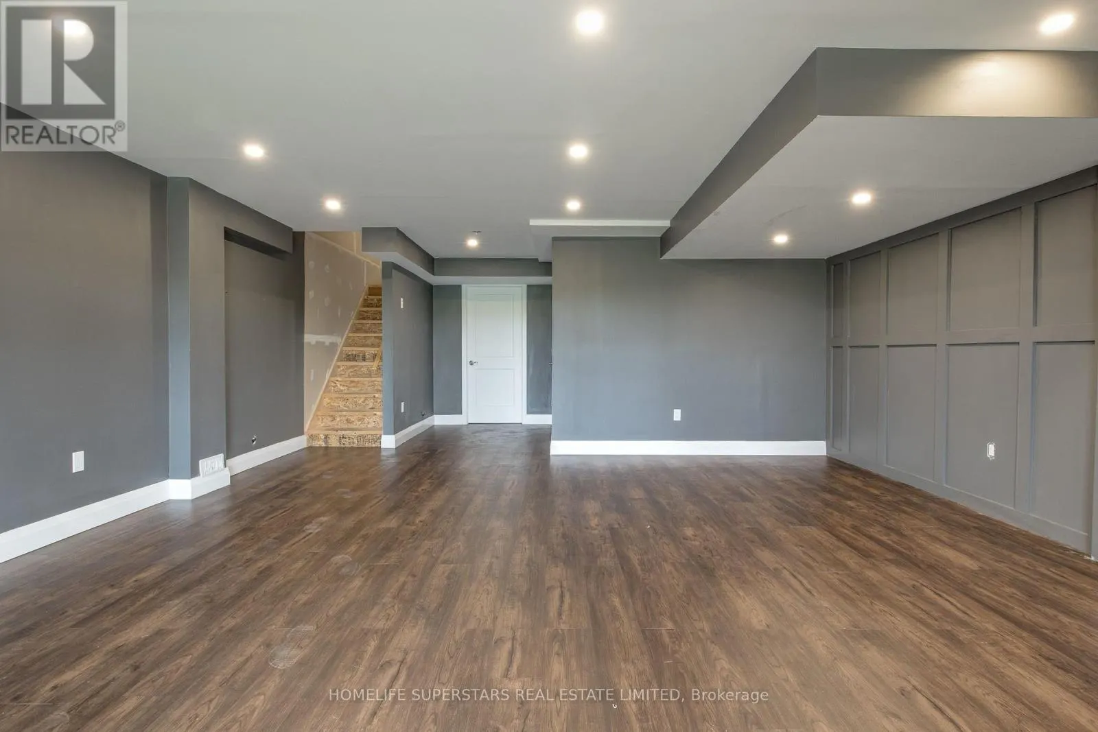 33 WOODEDGE CIRCLE