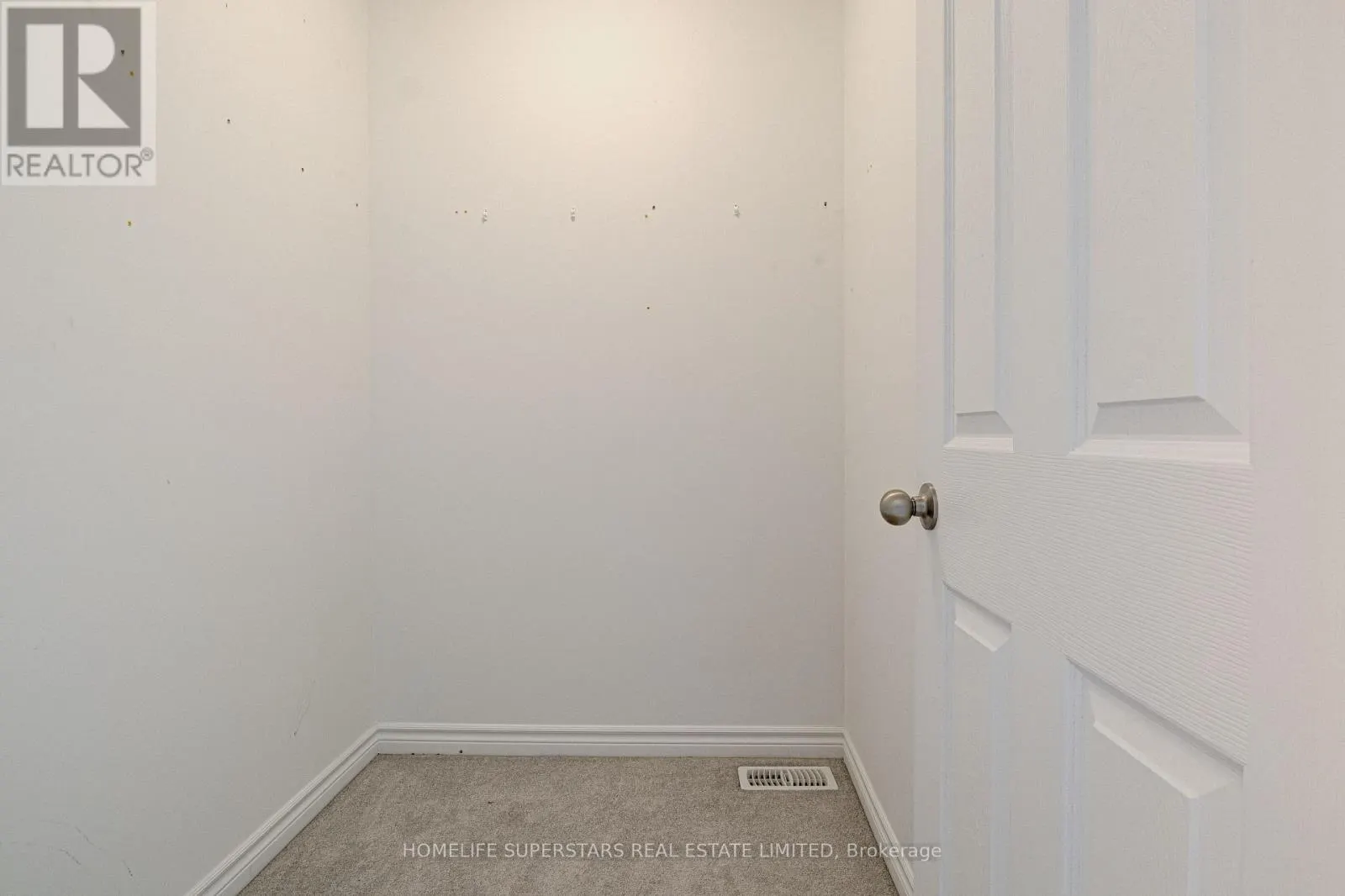 33 WOODEDGE CIRCLE