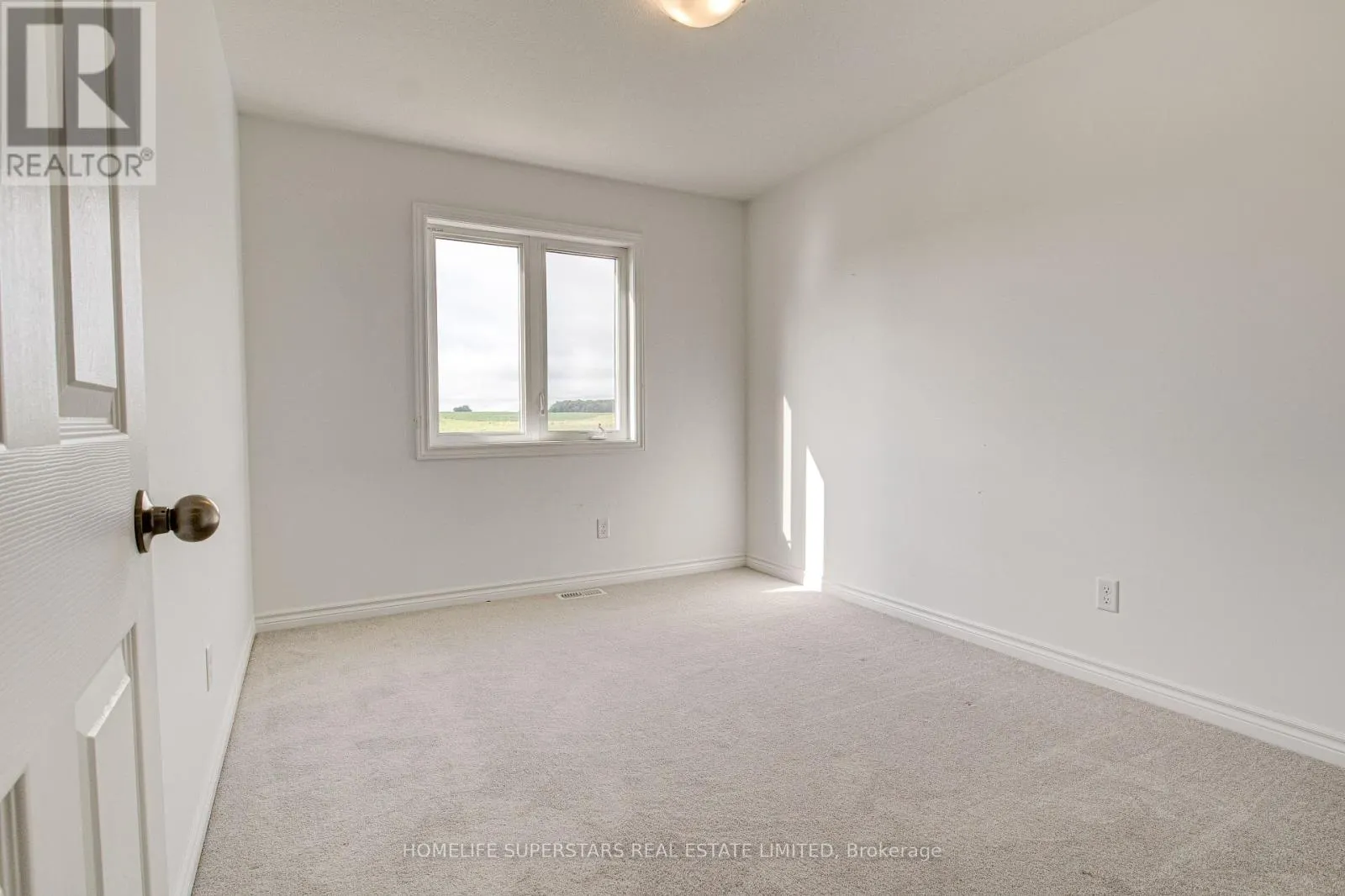 33 WOODEDGE CIRCLE