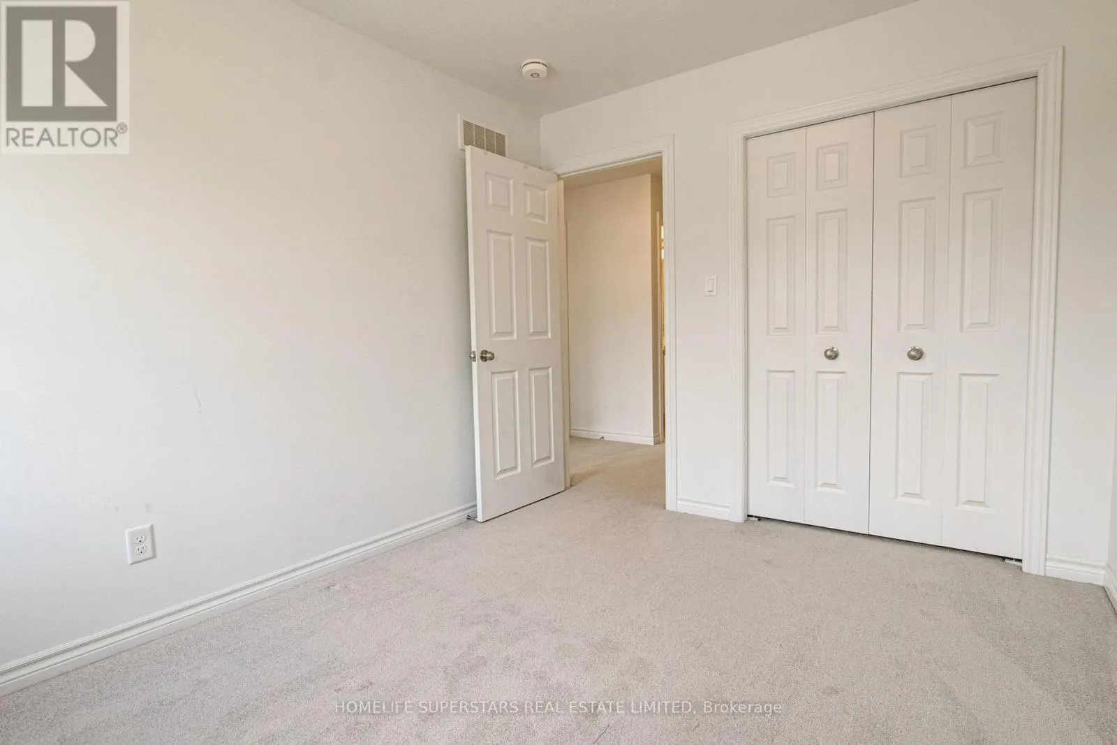 33 WOODEDGE CIRCLE