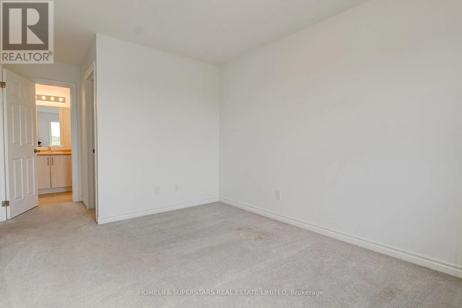 33 WOODEDGE CIRCLE