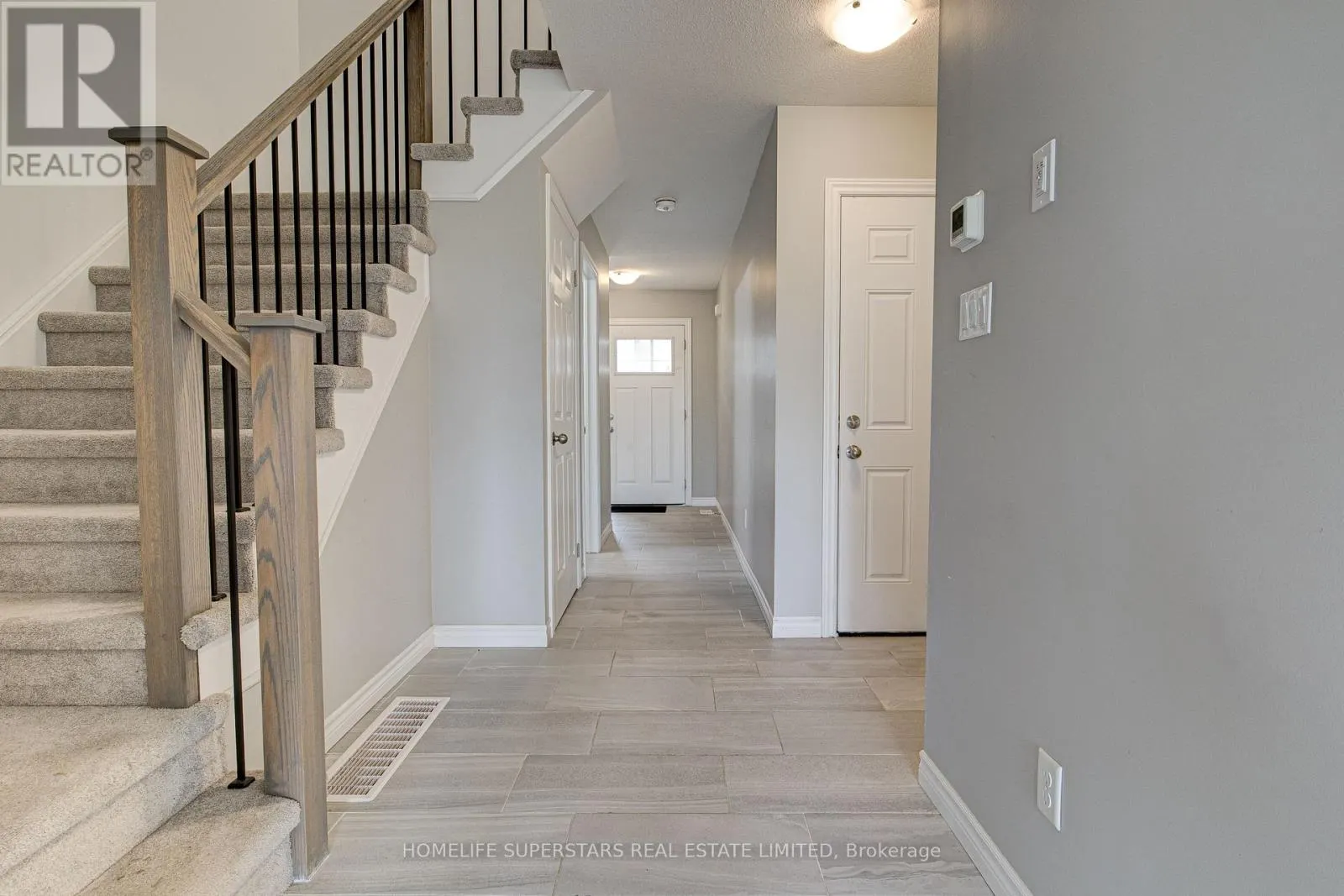 33 WOODEDGE CIRCLE