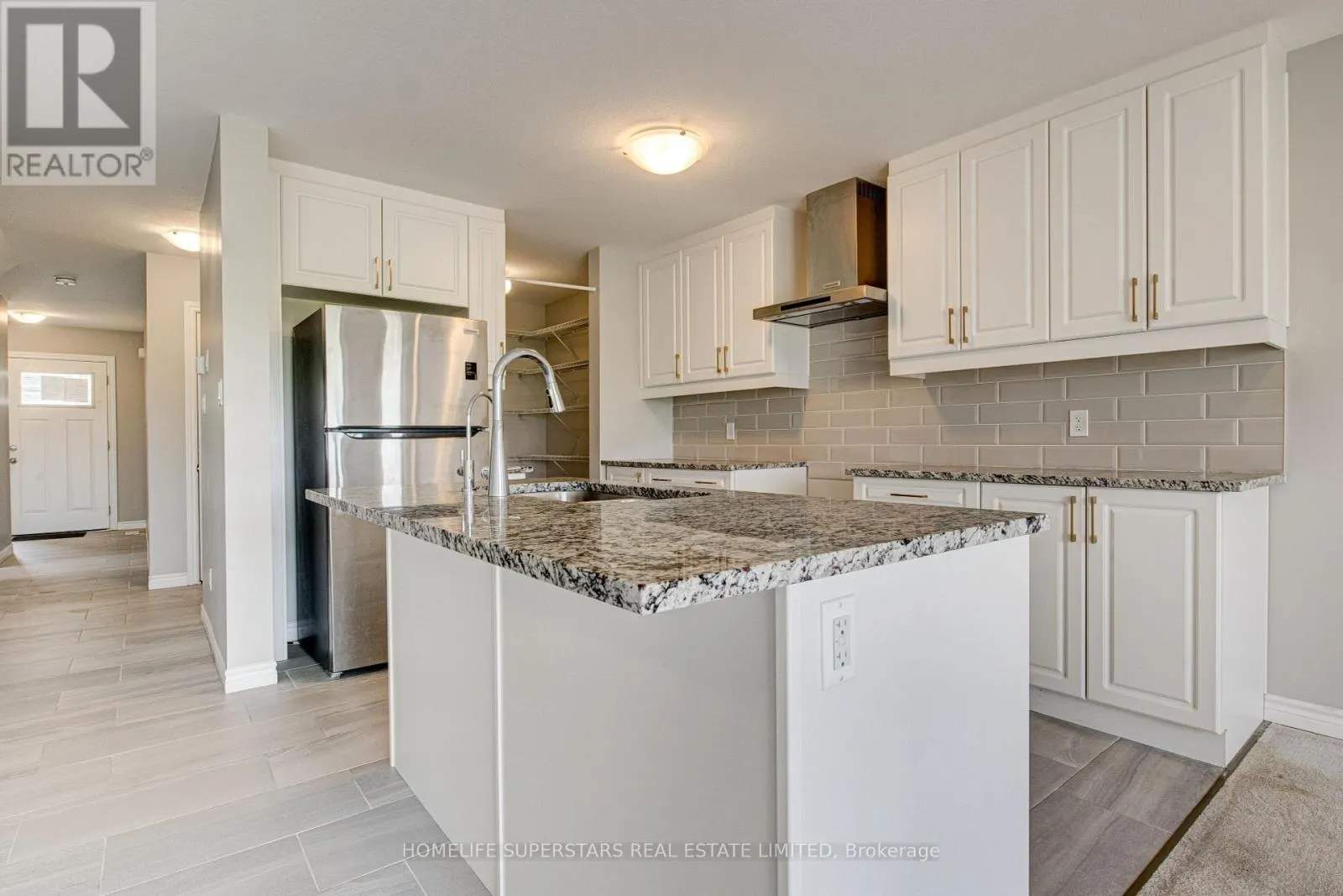 33 WOODEDGE CIRCLE