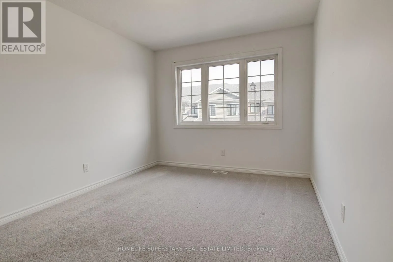 33 WOODEDGE CIRCLE