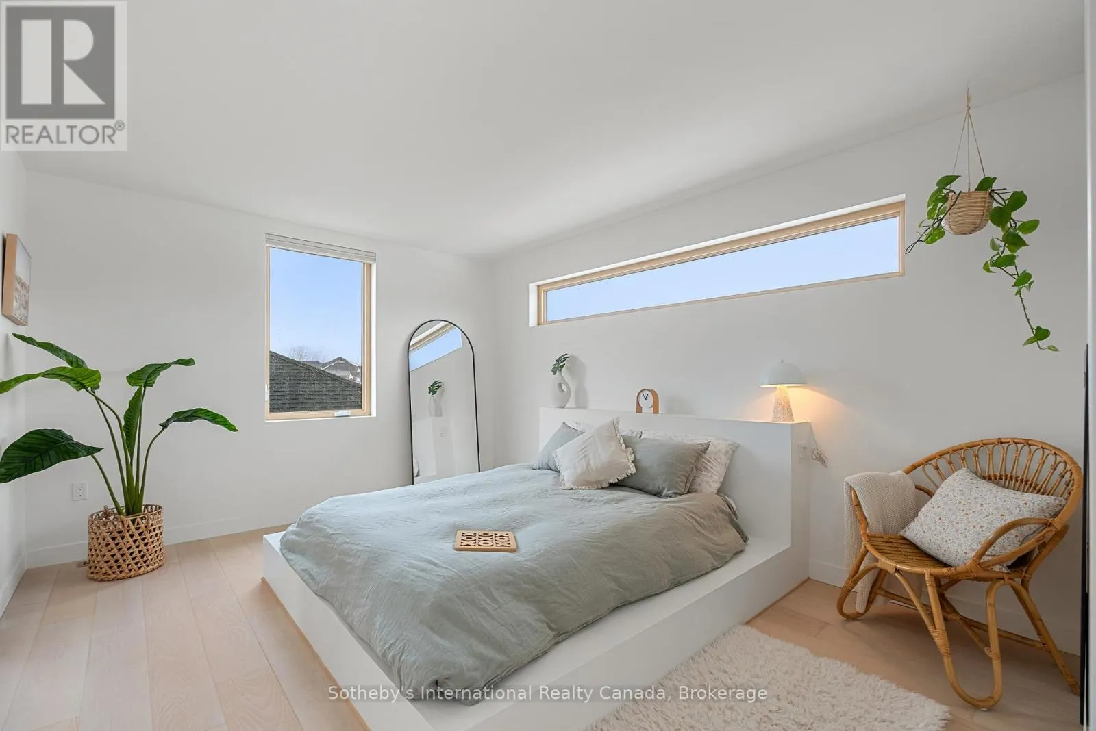 24 WILLIAM STREET W