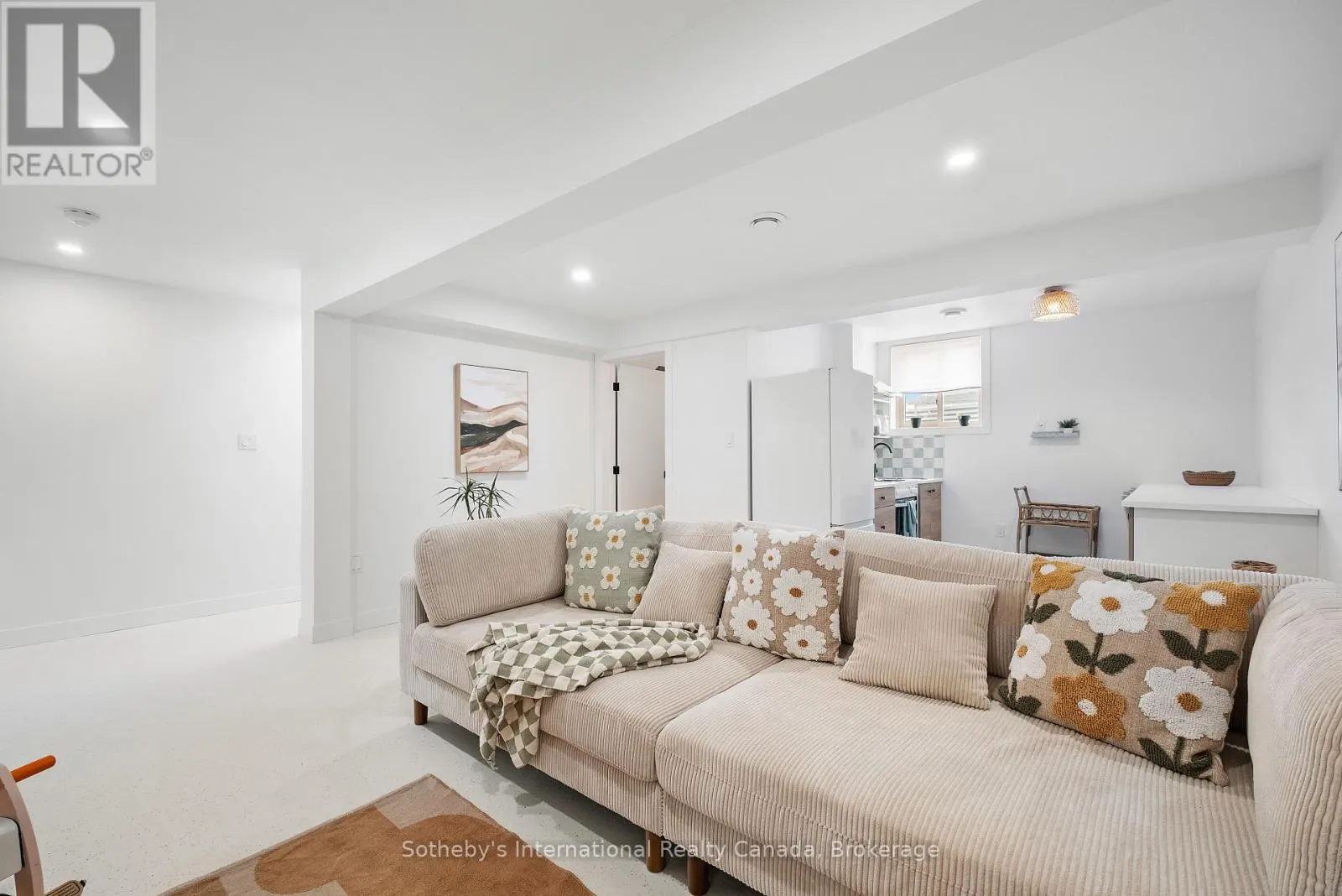 24 WILLIAM STREET W