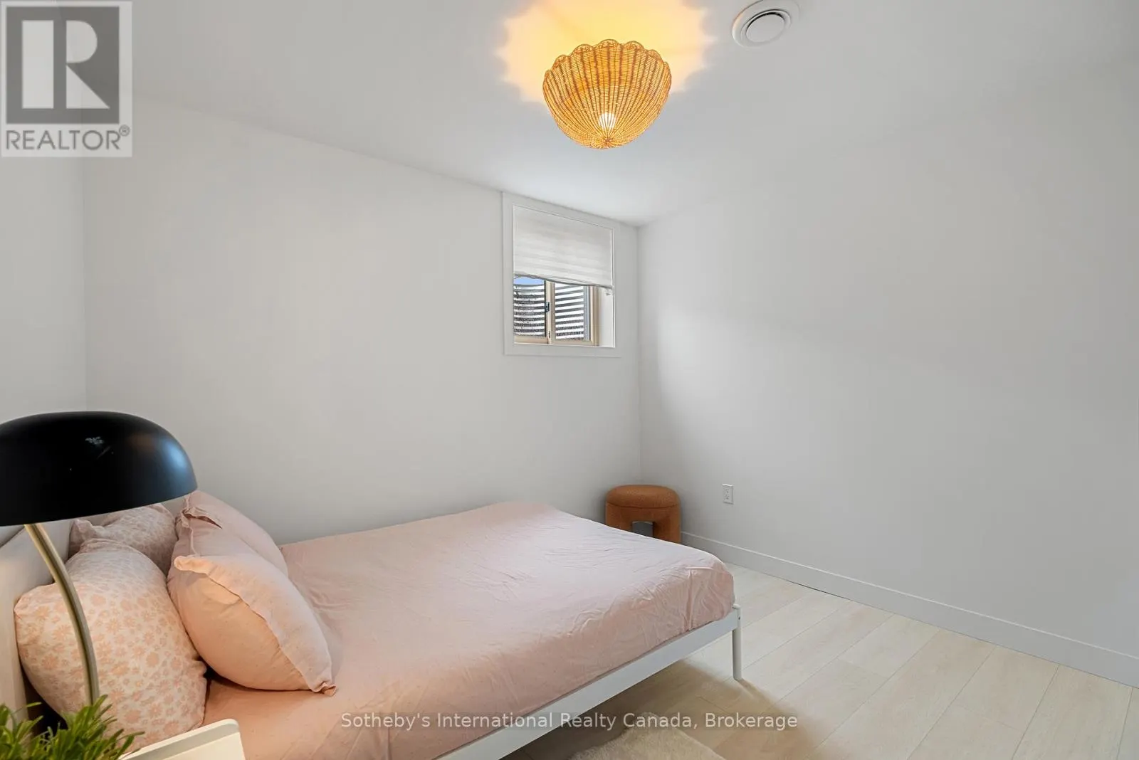 24 WILLIAM STREET W