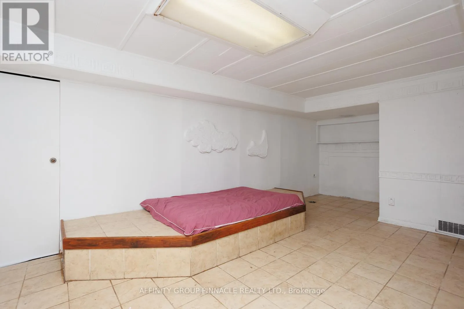 22 SUNSET COURT