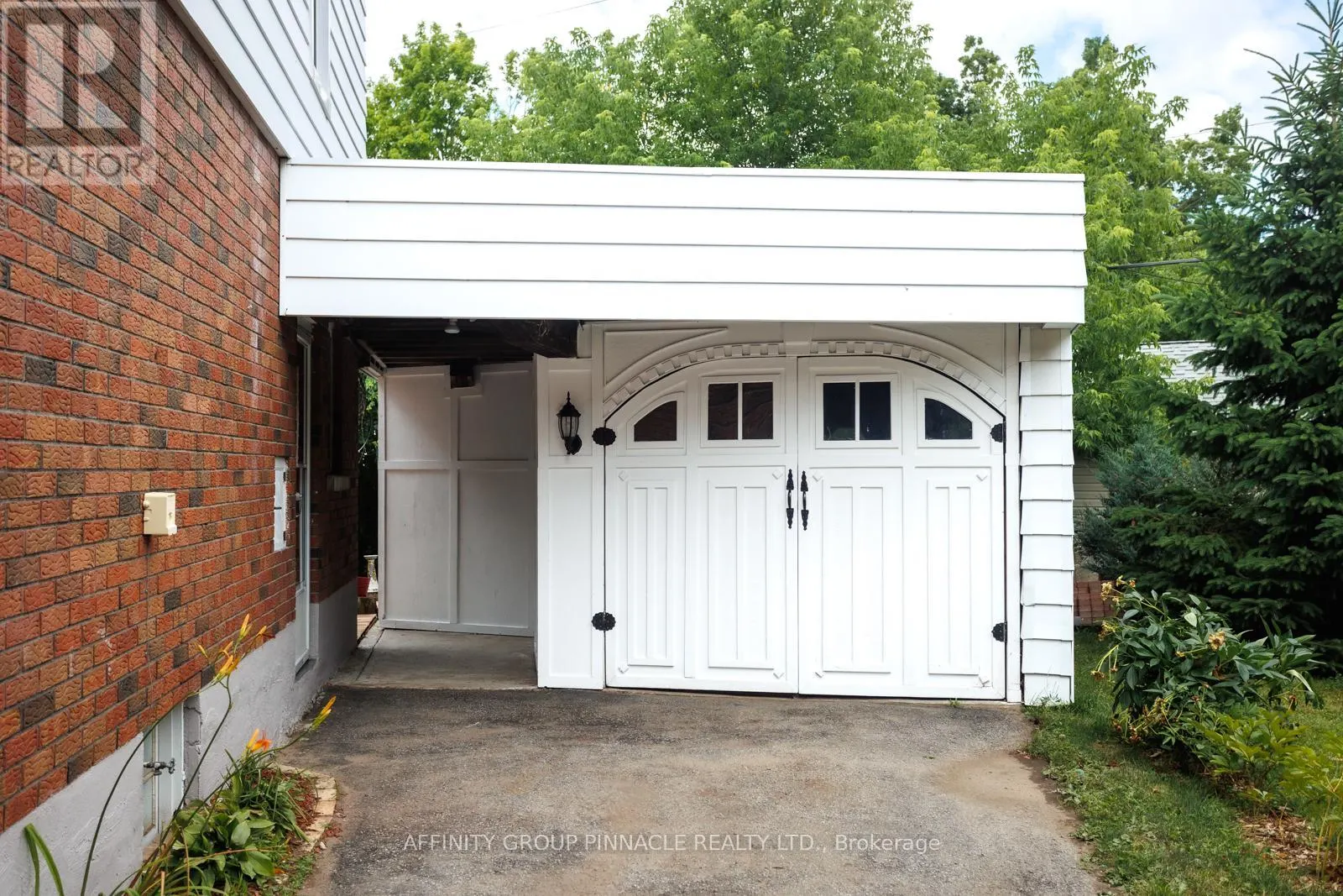 22 SUNSET COURT