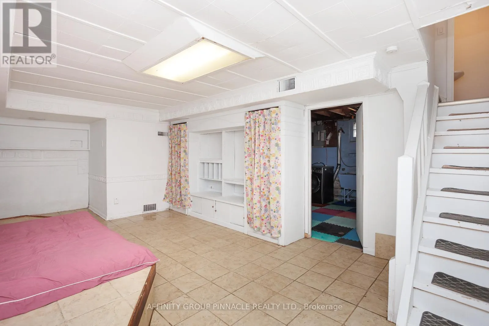22 SUNSET COURT