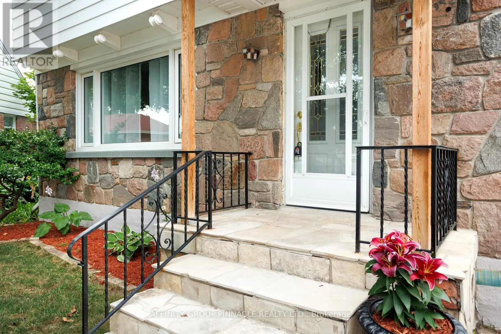 22 SUNSET COURT