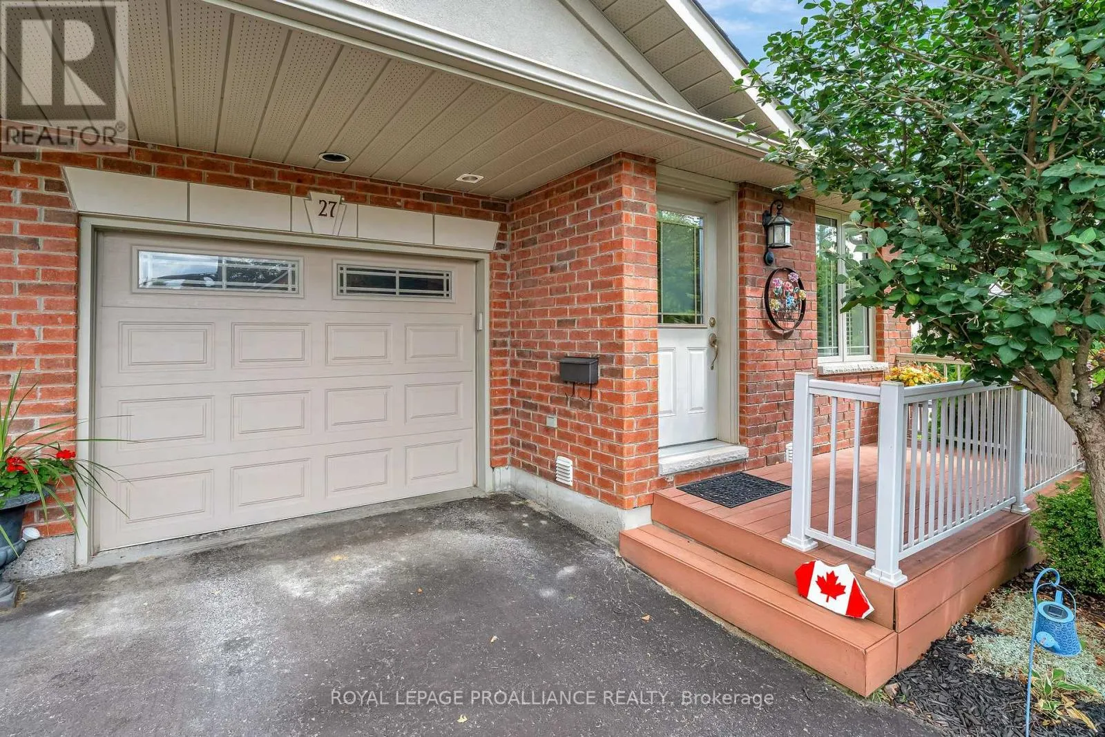 27 DIVISION STREET N