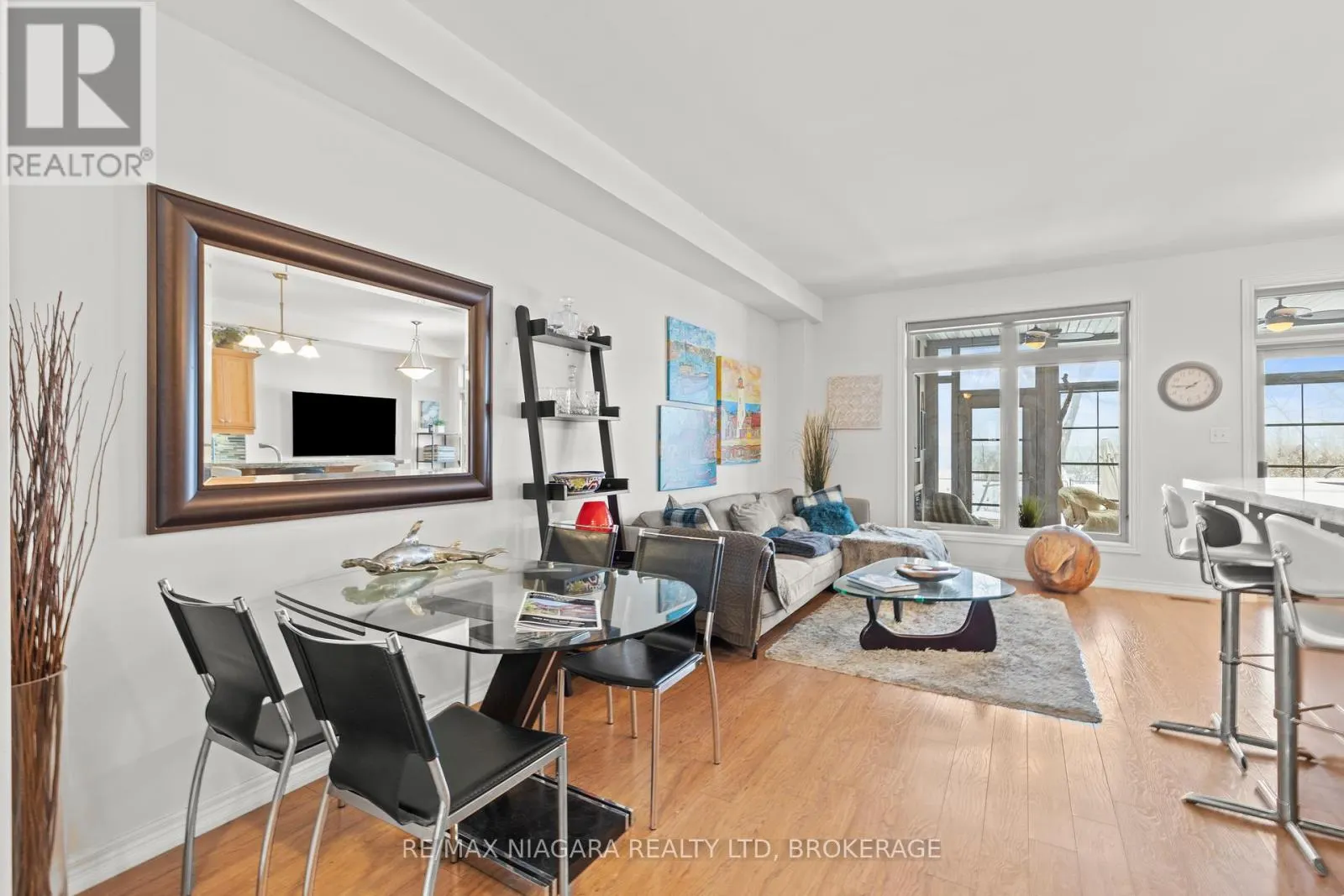 1069 BEACH BOULEVARD