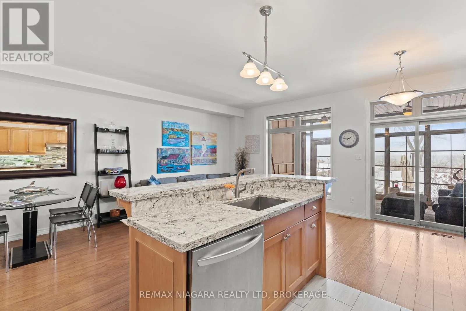 1069 BEACH BOULEVARD