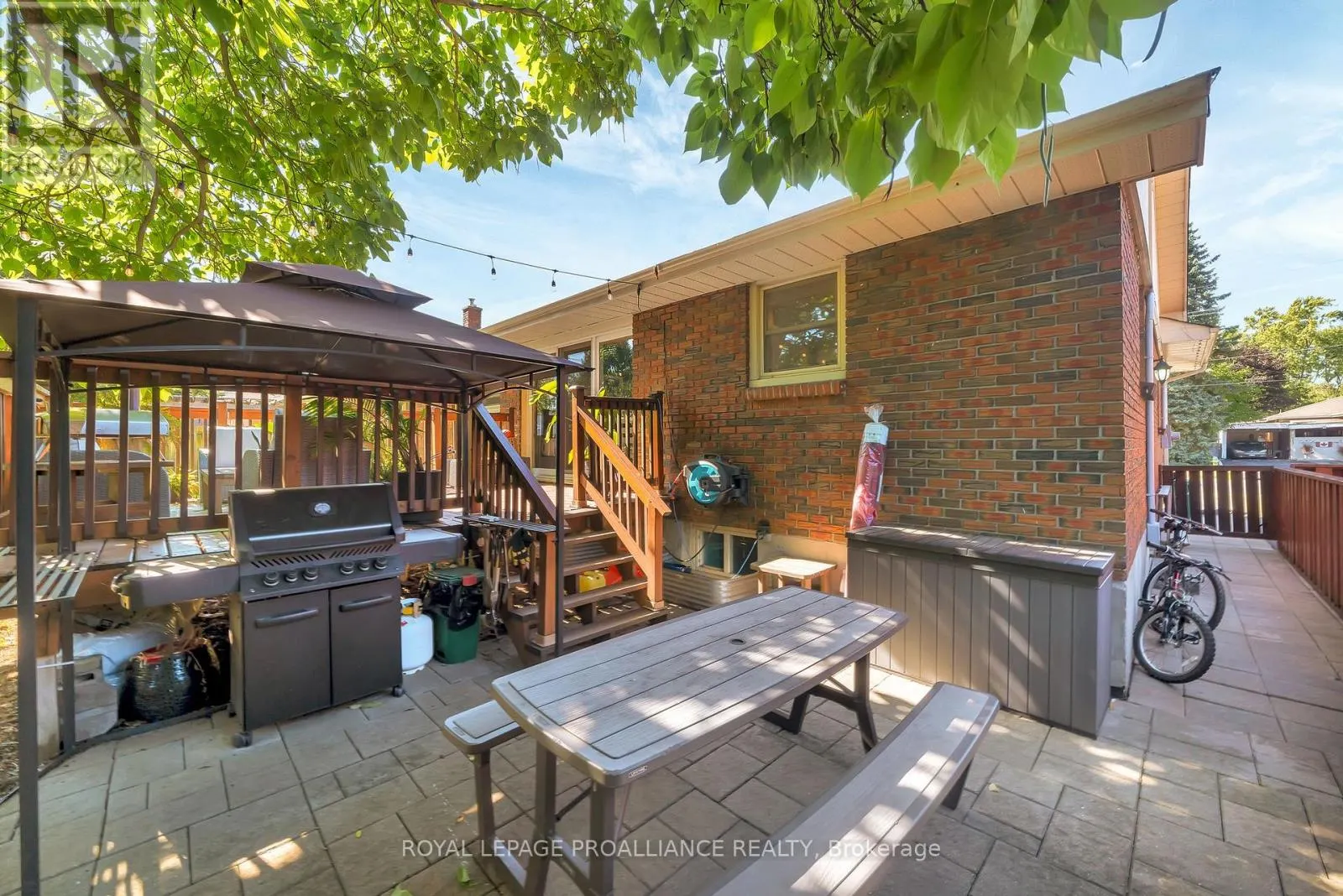 549 VICTORIA AVENUE