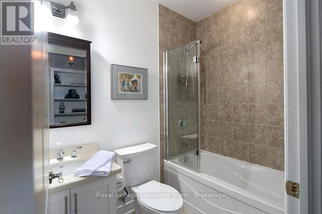 203 - 25 BEAVER STREET S, #203