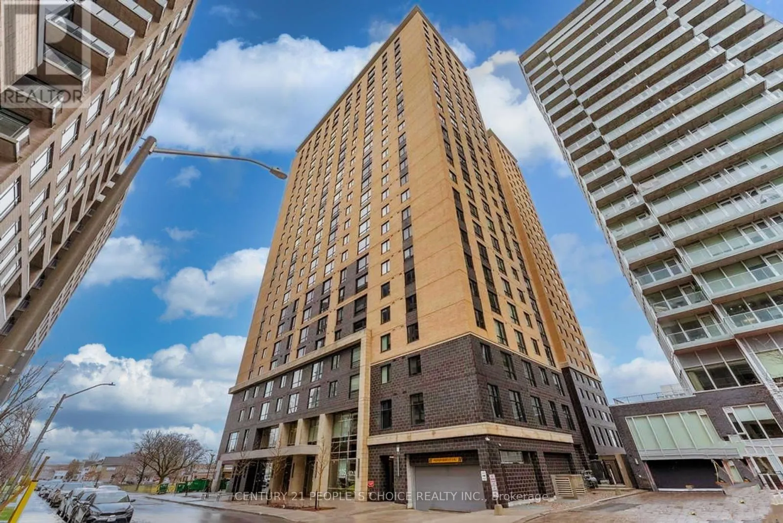 1907 - 105 CHAMPAGNE AVENUE S