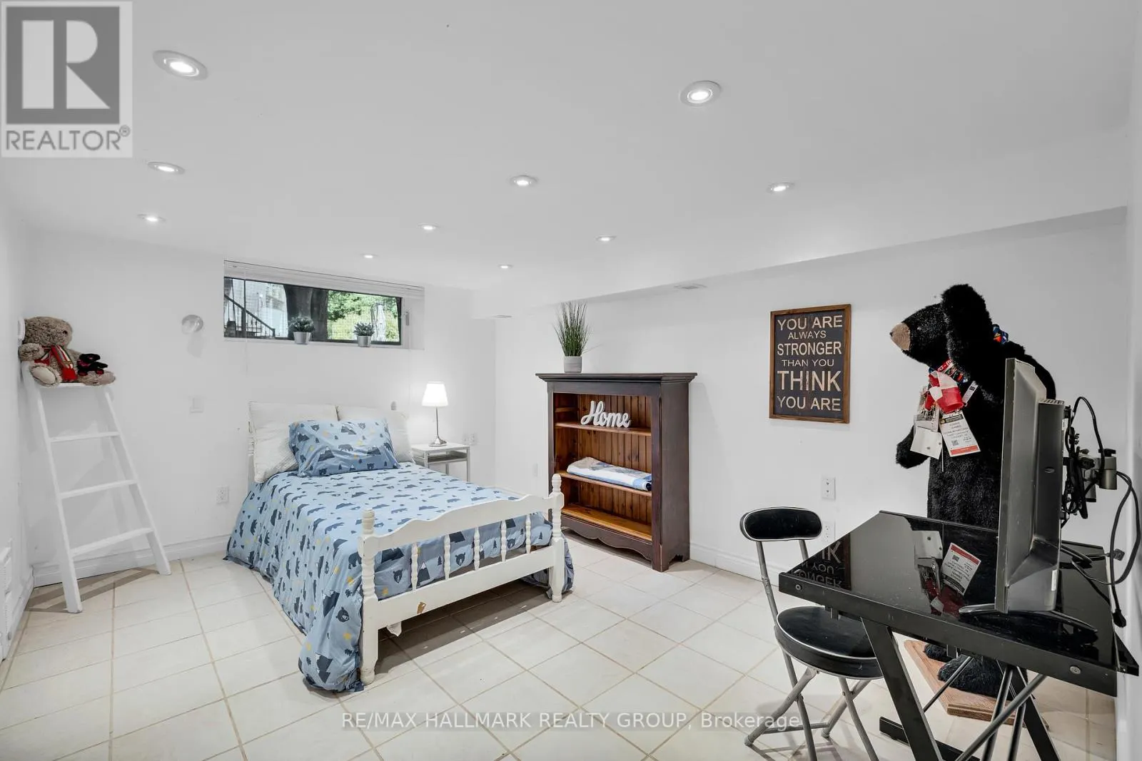 2860 BARLOW CRESCENT