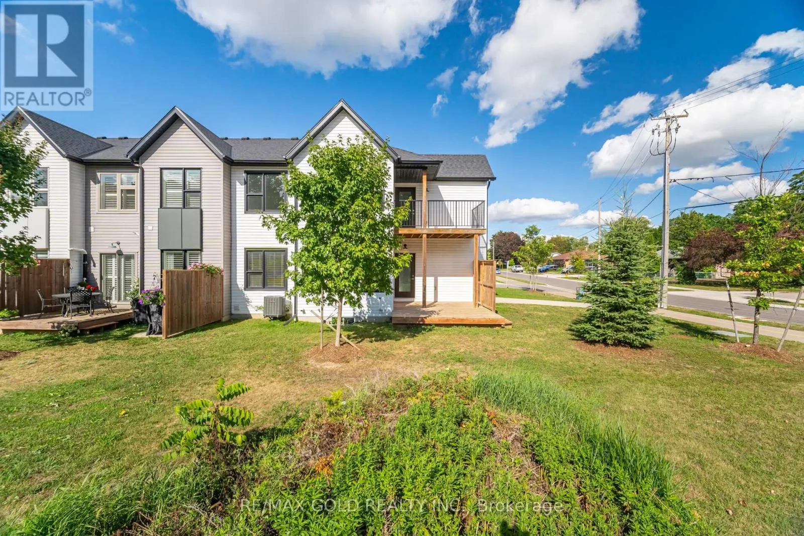 1 - 110 FERGUS AVENUE