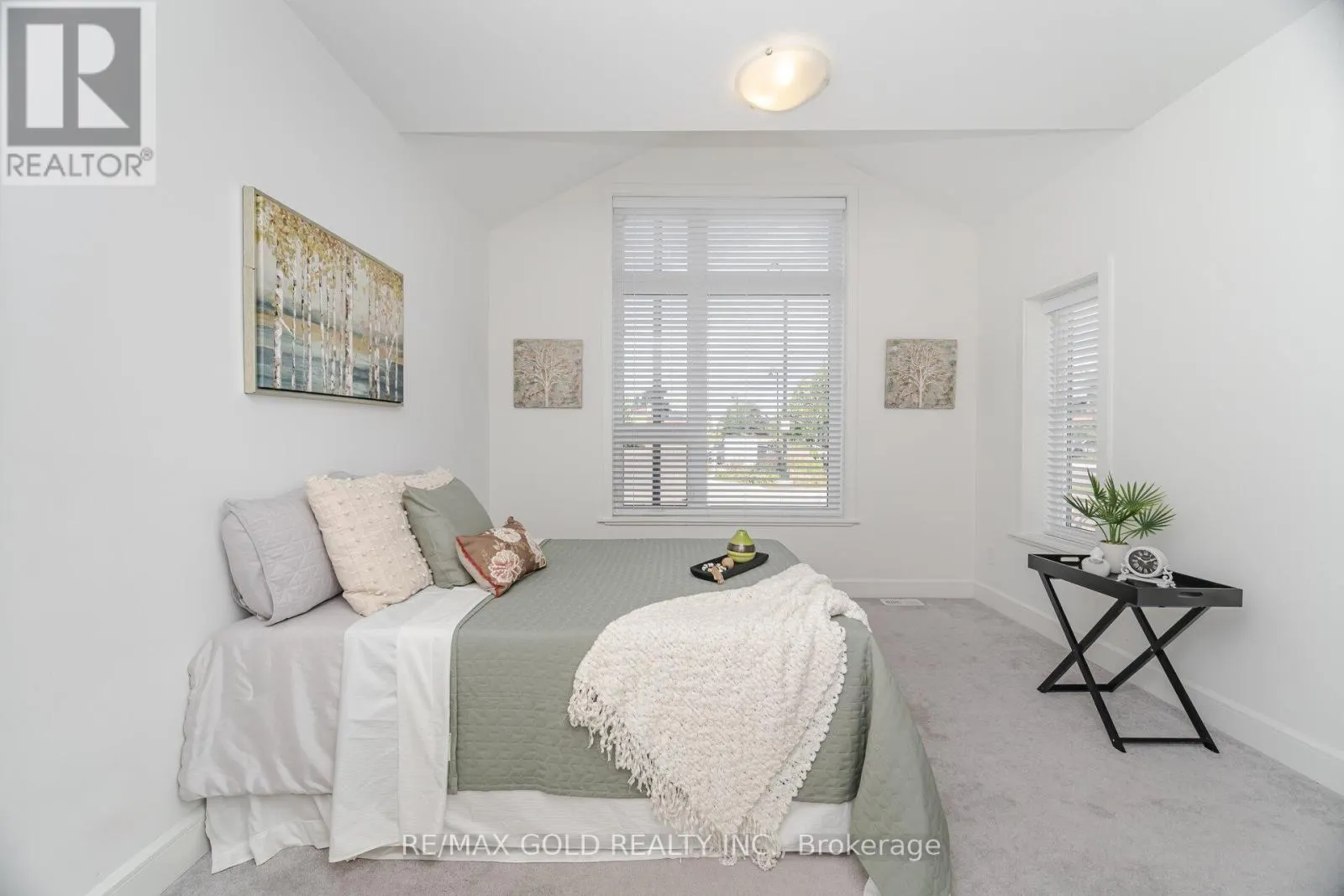 1 - 110 FERGUS AVENUE