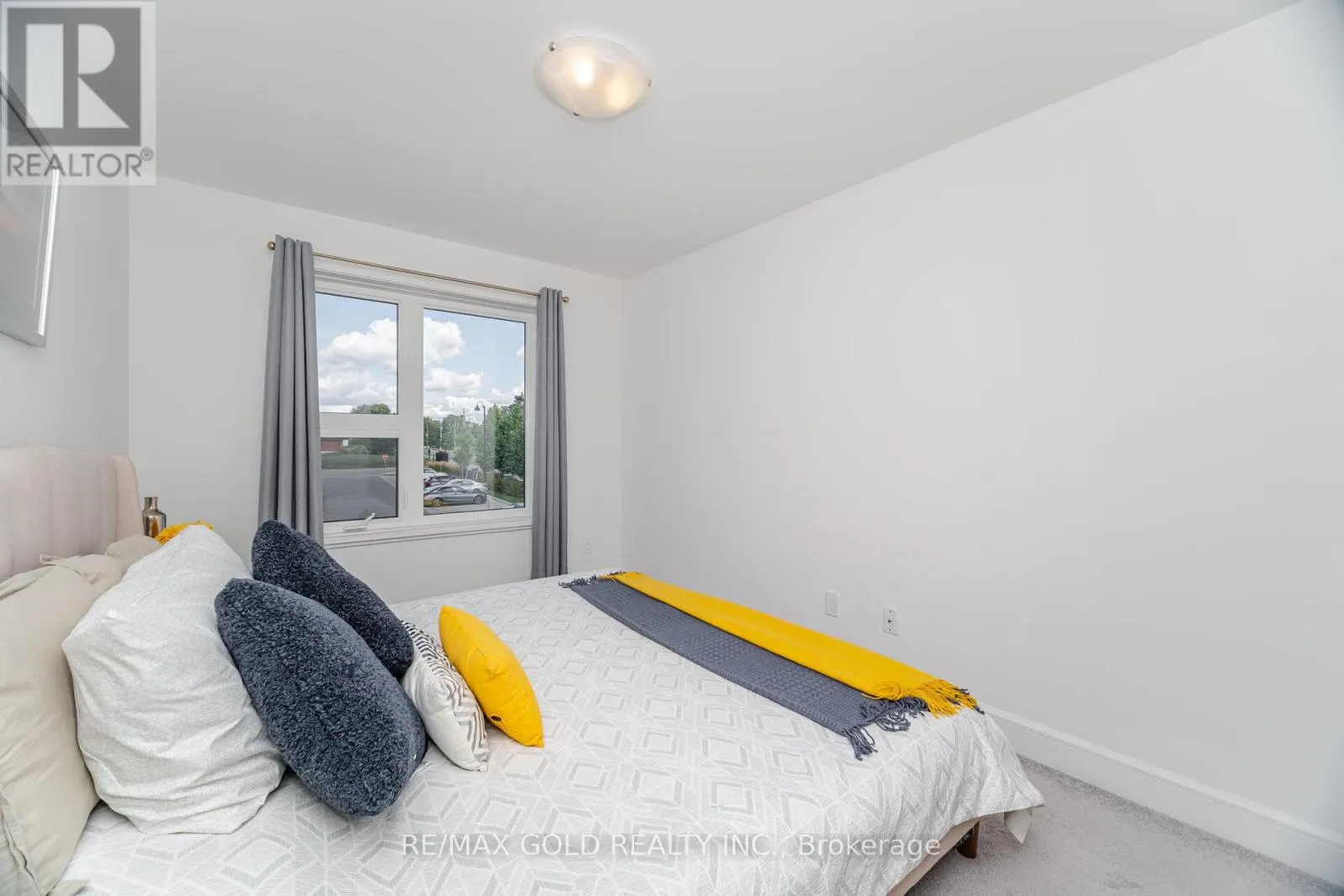1 - 110 FERGUS AVENUE