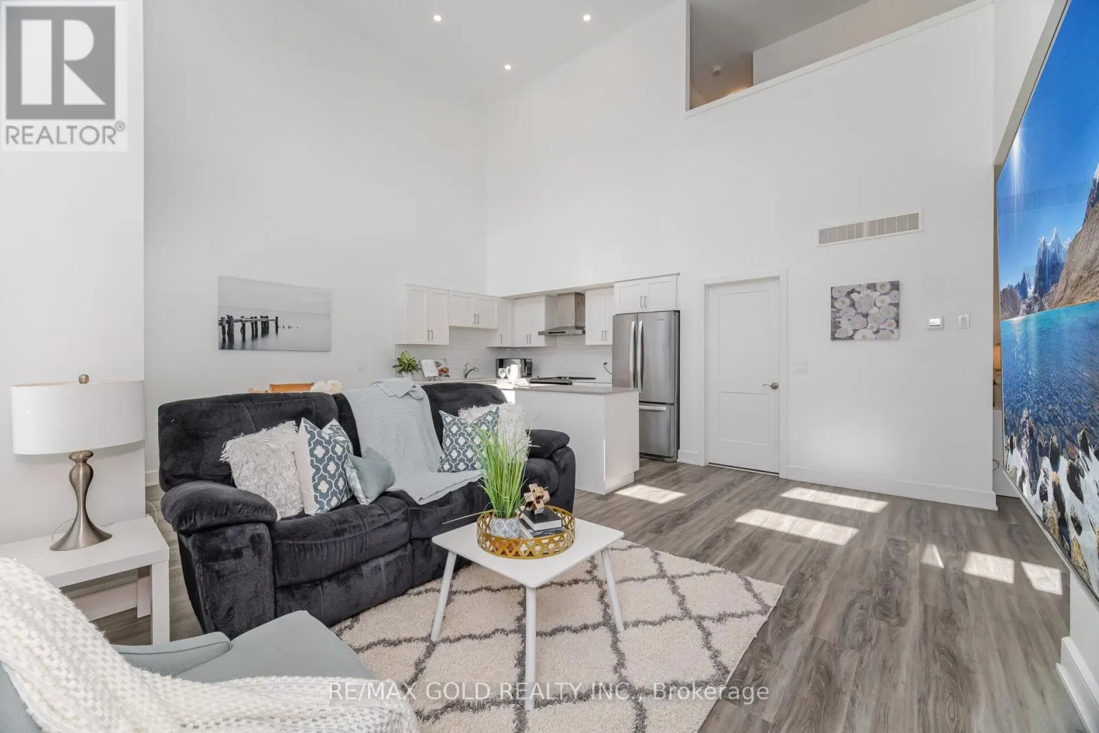 1 - 110 FERGUS AVENUE