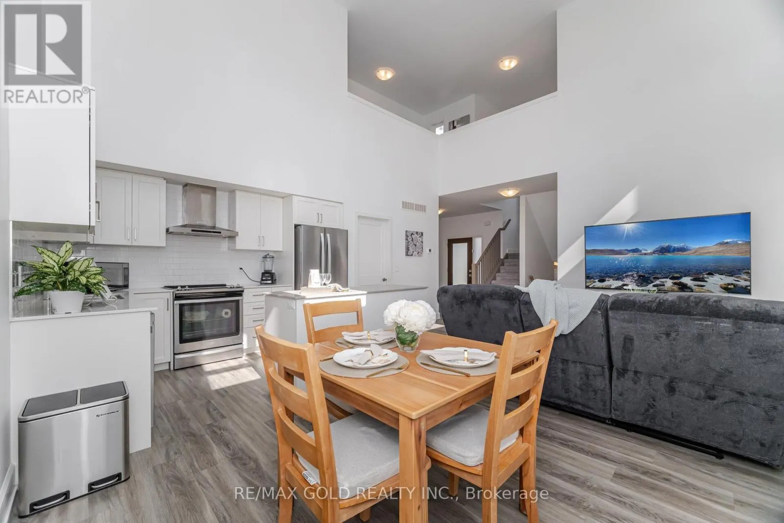 1 - 110 FERGUS AVENUE
