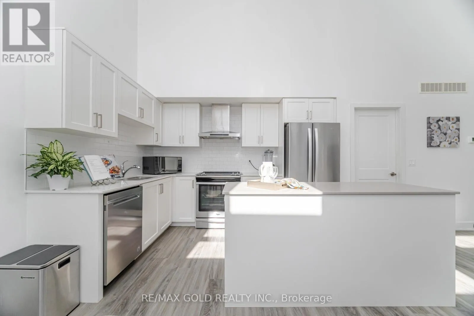 1 - 110 FERGUS AVENUE