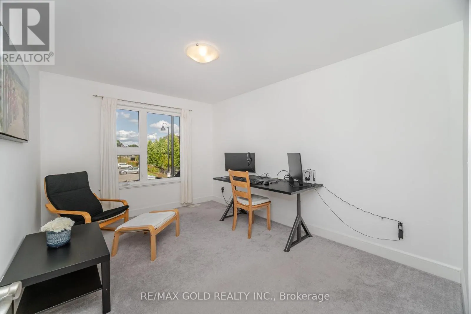 1 - 110 FERGUS AVENUE