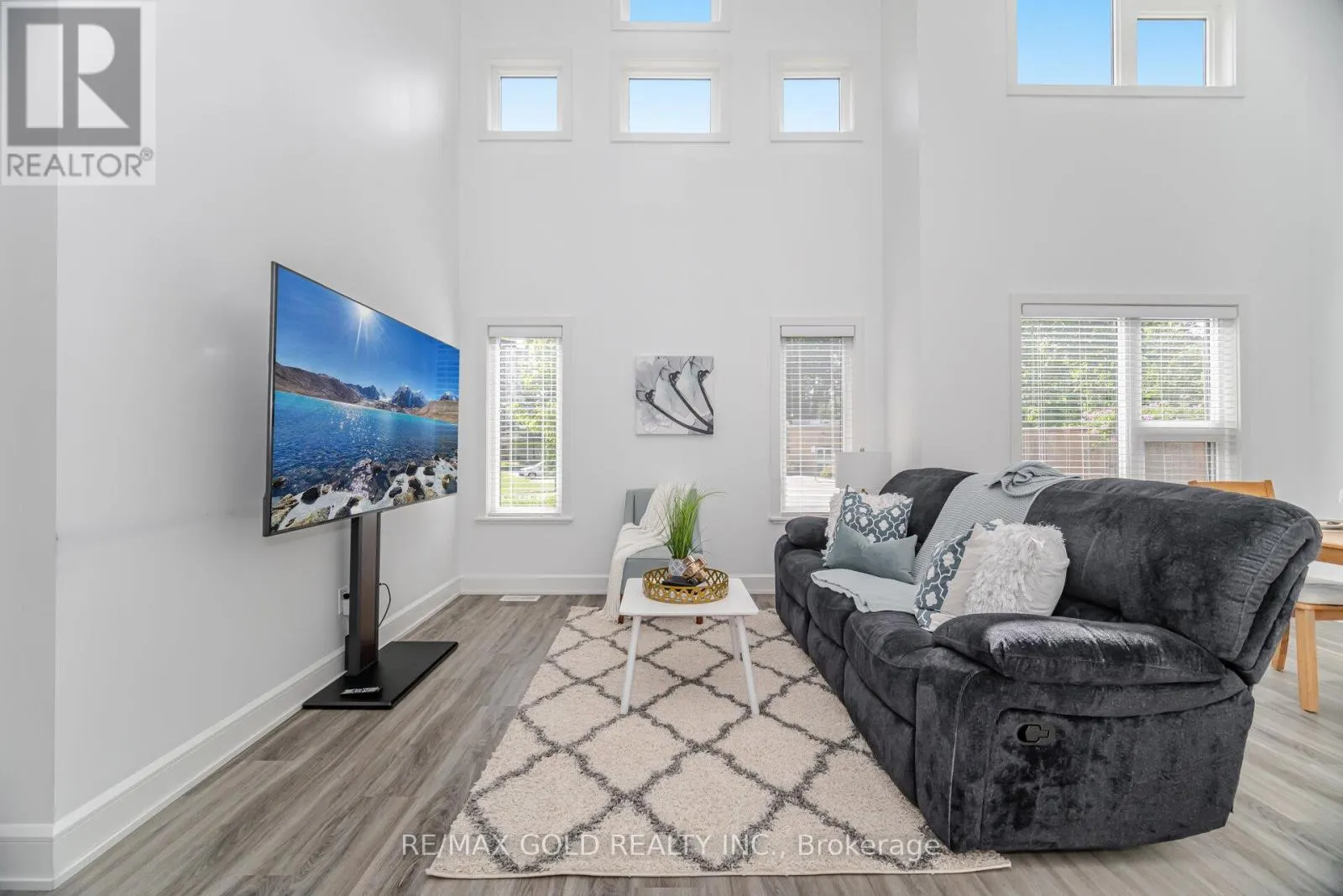 1 - 110 FERGUS AVENUE