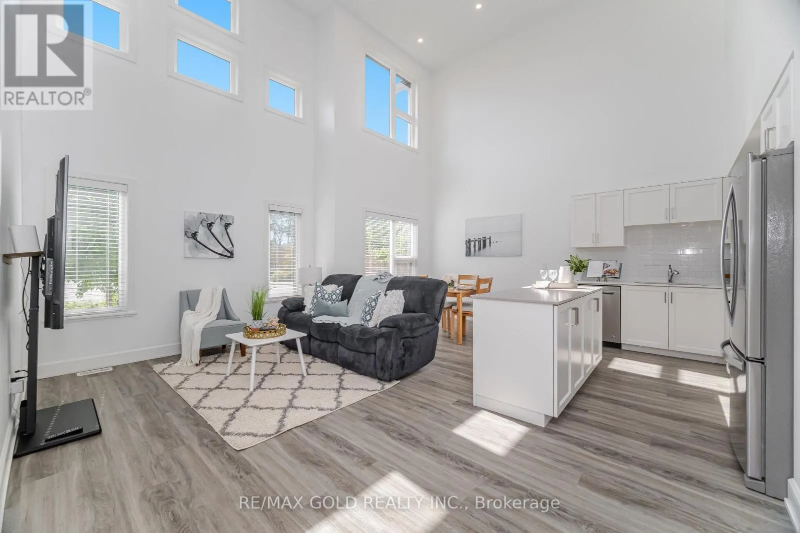 1 - 110 FERGUS AVENUE